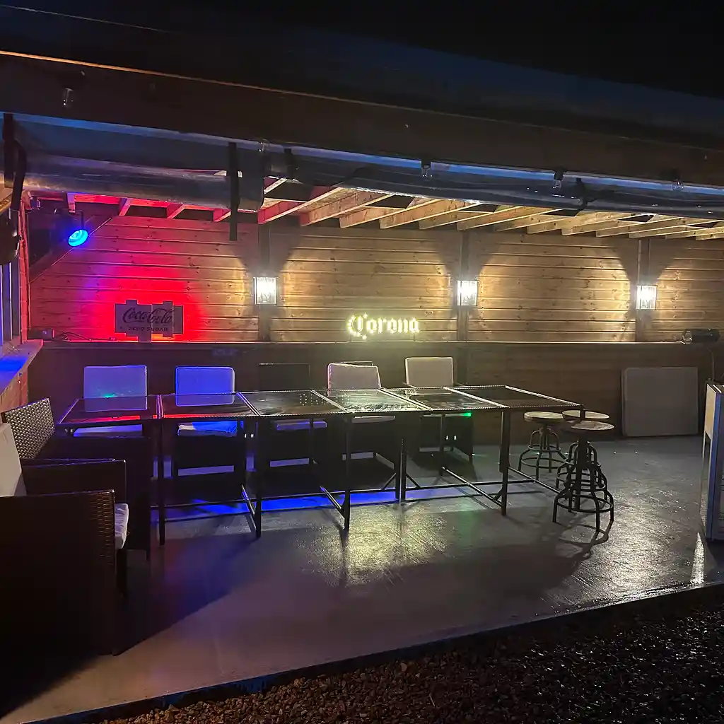 The covered outdoor seating area at The Horse and Jockey
